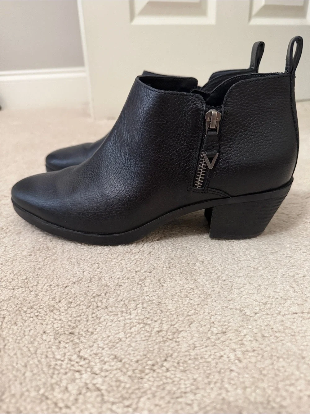 Vionic Black Leather Ankle Booties with Side Zip